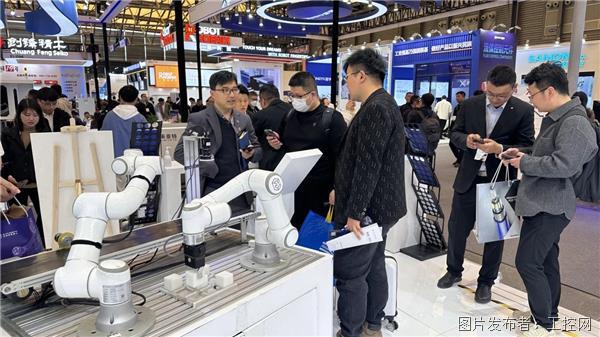 火热进行中！艾利特机器人亮相2024慕尼黑上海电子生产设备展(图4)