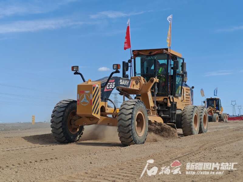 连霍高速改扩建工程进威廉希尔入路面施工阶段(图2)