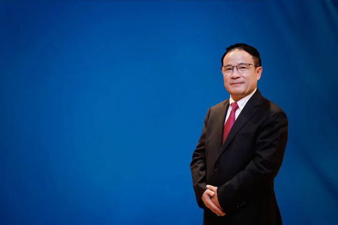 智能焊接风口需要怎样的工业机器人？(图1)