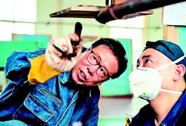 全国劳动模范、焊接特级技师孔建伟：焊花飞舞淬炼精彩人生(图1)
