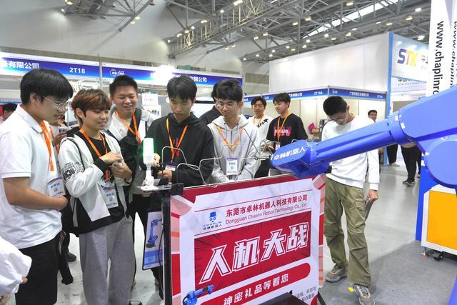 珠海工博会启幕威廉希尔智能制造全产业链展示(图3)