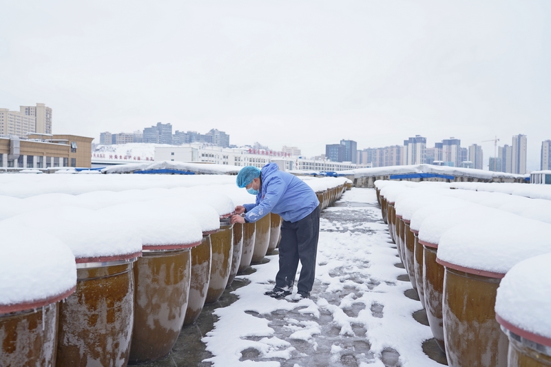 纳雍：豆瓣酱“浴雪”纳味鲜极力护航(图2)