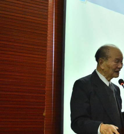 堪称中国最牛焊工曾在高铁航母方面付出心血造千亿焊接机器人(图2)