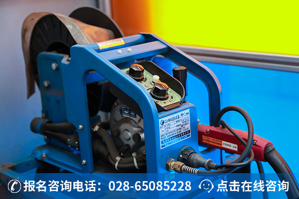 【答疑】2024学焊接有前景吗？在哪学才靠威廉希尔谱？(图2)