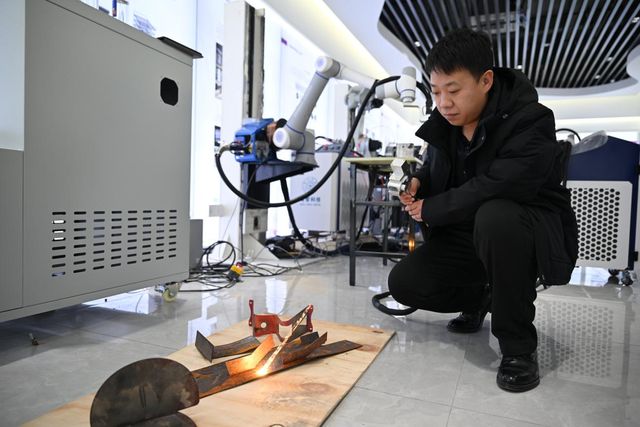 WilliamHill“让每个工人成为焊接大师”焊接机器人也有“最强大脑”(图2)