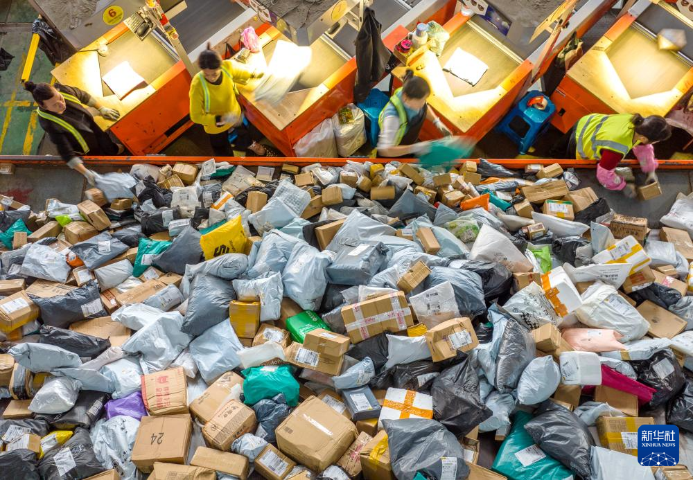 砥砺2024丨顶风破浪中国经济奋力向前威廉希尔(图11)