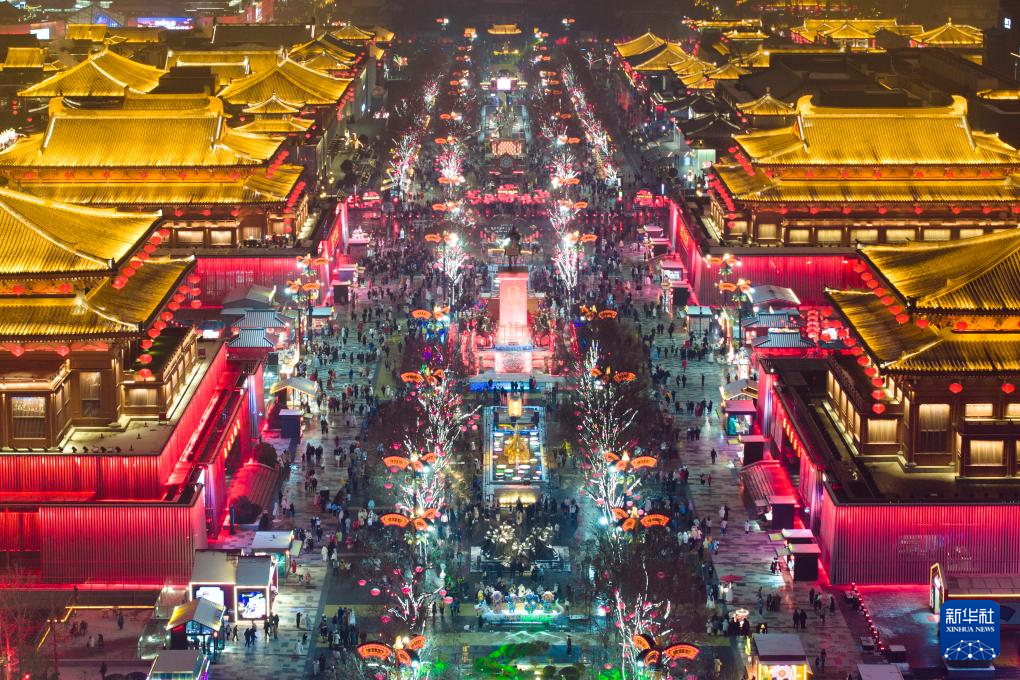 砥砺2024丨顶风破浪中国经济奋力向前威廉希尔(图14)