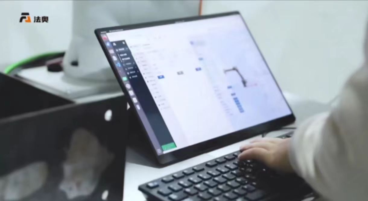 威廉希尔WilliamHill直击埃森展：引领协作机器人焊接新纪元法奥焊接应用实力出圈(图4)