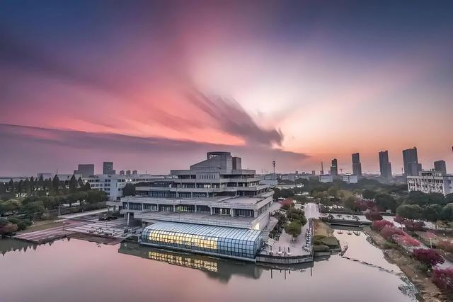 江苏一所由中国船威廉希尔WilliamHill舶集团和国防科技工业局共建的大学(图5)