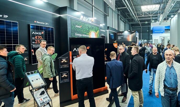 新品登场！爱旭全新满屏组件亮相波兰展(图1)