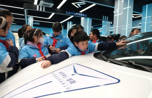 大学课堂迎来小学生——安庆职业技术学院为小学生们科普“人工智能”WilliamHill(图1)