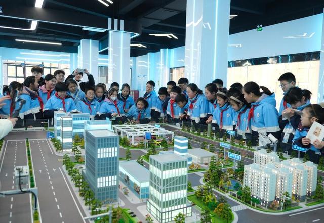 大学课堂迎来小学生——安庆职业技术学院为小学生们科普“人工智能”WilliamHill(图5)