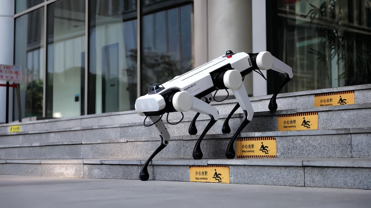 智能机器人合肥“总动员”(图1)