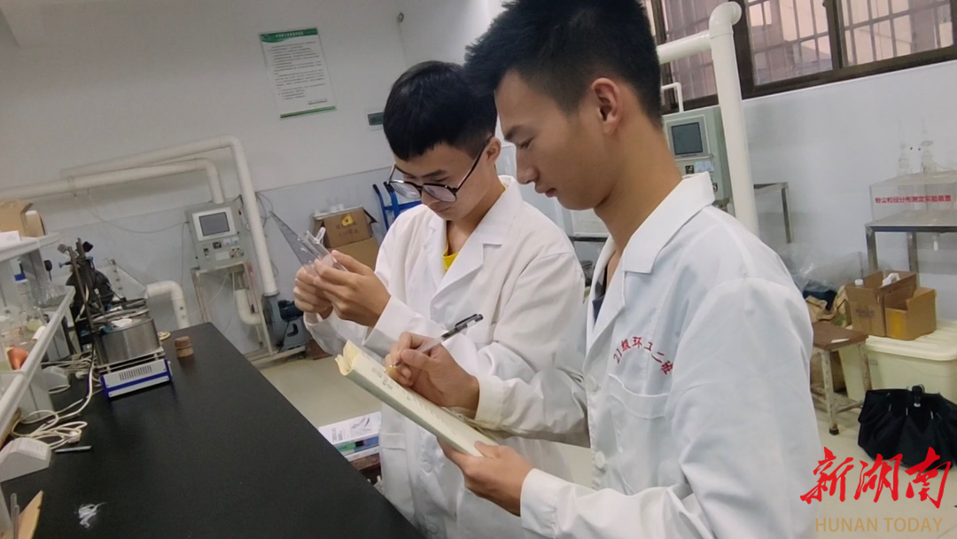 青春敢闯创新有为——记湖南人文科技学院贺少云科创团队(图2)