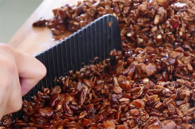 做豆瓣酱的季节到了20年秘制配方告诉你方法简单放2年不坏(图5)