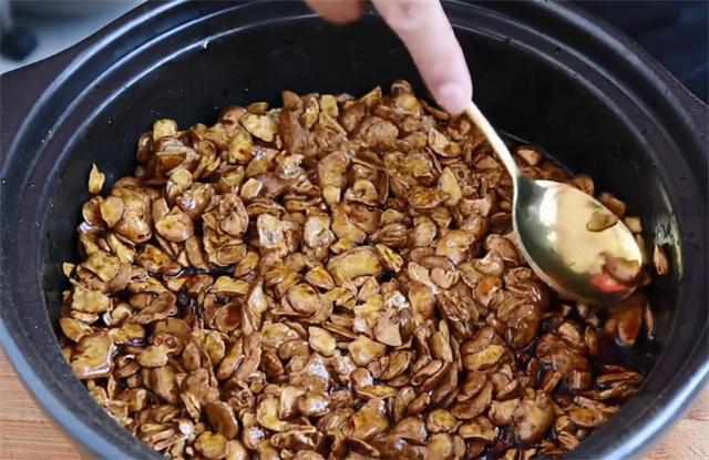 做豆瓣酱的季节到了20年秘制配方告诉你方法简单放2年不坏(图3)