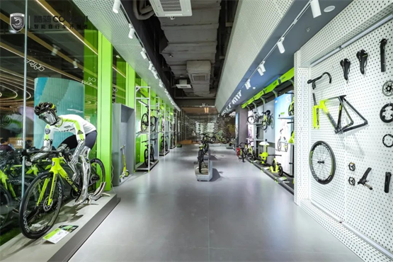 威廉希尔WilliamHill酷骑首家500㎡旗舰店入驻深圳蛇口K11ECOAST打造骑行文化新地标(图2)