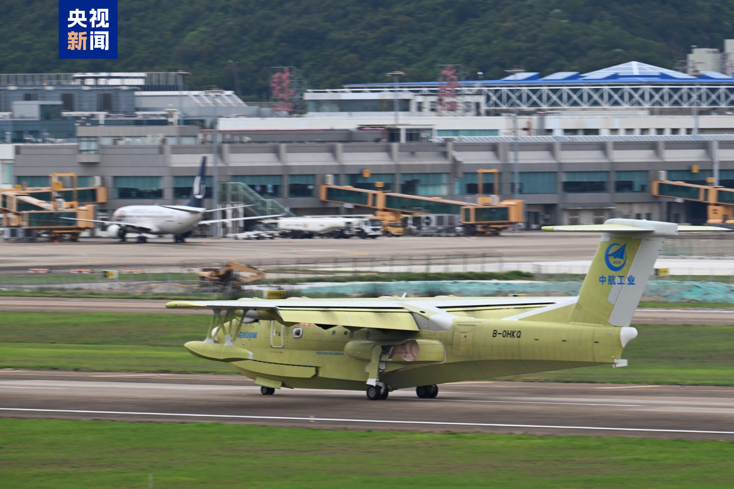 AG600“鲲龙”批生产首架机完成生产试飞(图1)