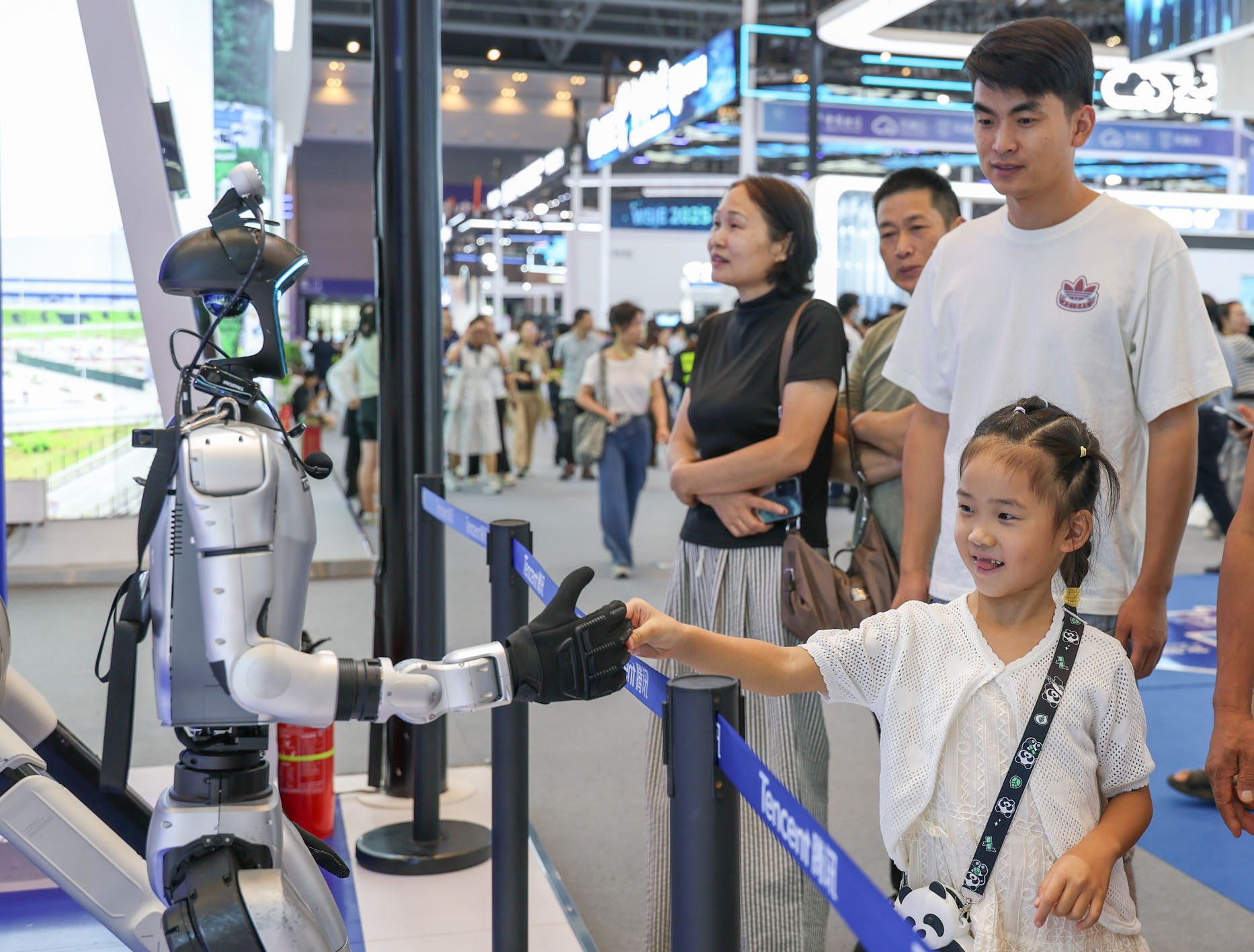 机器人行业加快迭代万亿市场新赛道开启威廉希尔WilliamHill(图1)