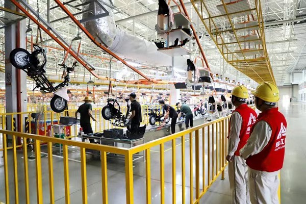 30秒整装下线！探寻电动WilliamHill摩托车产业的“电力密码”(图2)