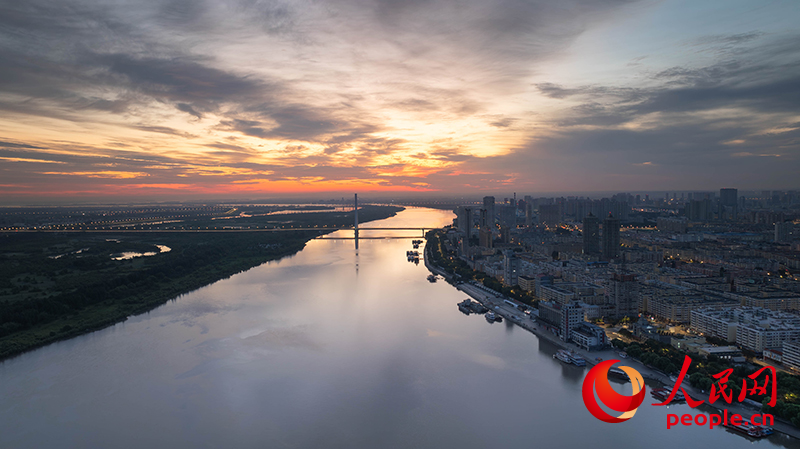 “重”装出发“轻”装上阵(图1)