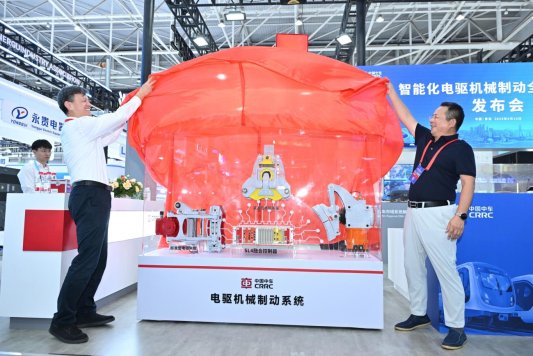 走进中车四方所打卡轨道交通数智硬科技(图2)