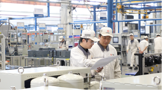 走进中车四方所打卡轨道交通数智硬科技(图3)