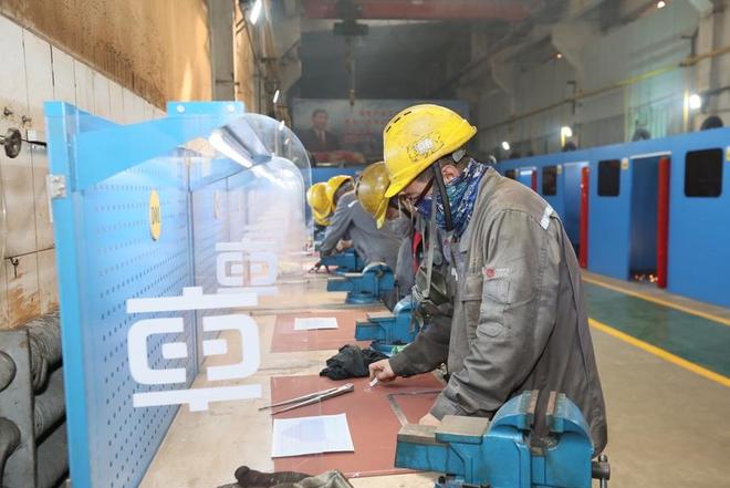 牢记嘱托媒体龙江行全国网络媒体走进中车齐车工匠学院(图2)