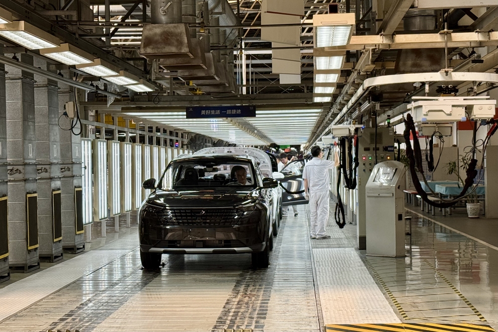 决胜“十四五”奋进写答卷｜汽车产业加速转型升级企业更新设备拼“智”造(图1)