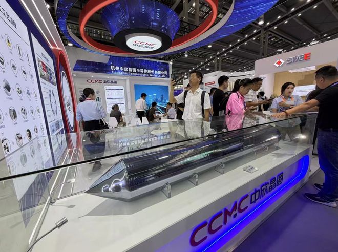 2025湾芯展今日开幕：芯上微装携封装光刻机首秀拓荆、沪硅等威廉希尔WilliamHill龙头晒出硬核技术(图4)