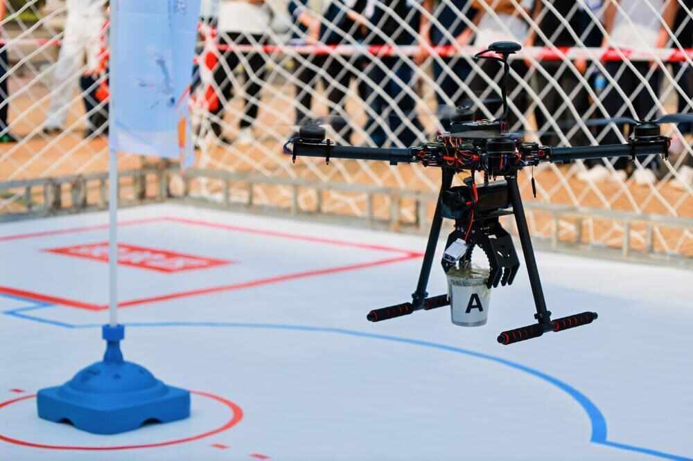 指尖焊电路空中投“盲盒”！直击广州首场低空经济领域产业人员职业技能竞赛(图4)