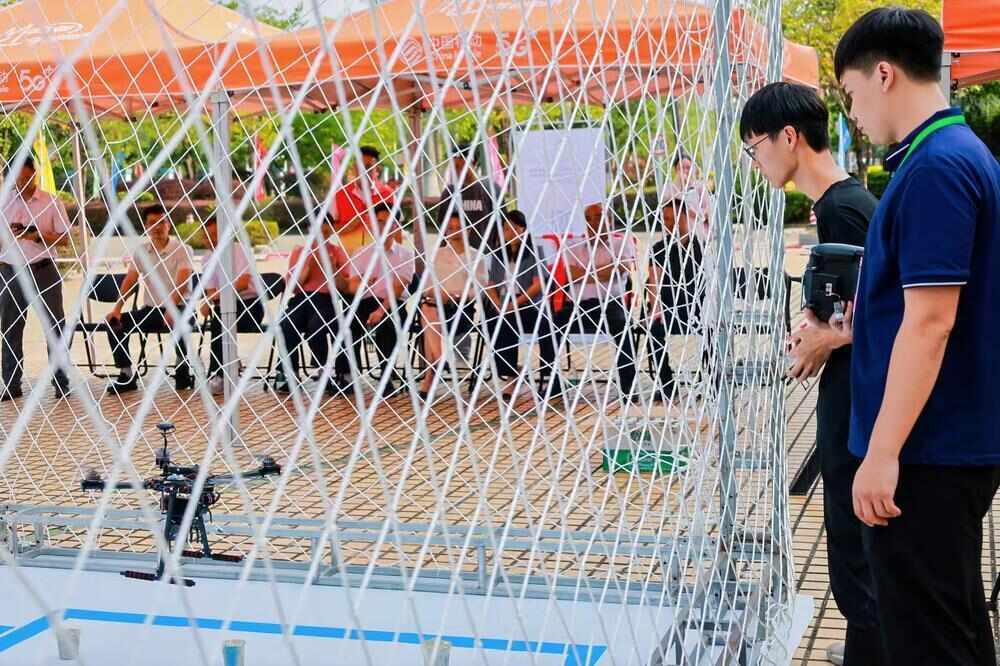 指尖焊电路空中投“盲盒”！直击广州首场低空经济领域产业人员职业技能竞赛(图3)