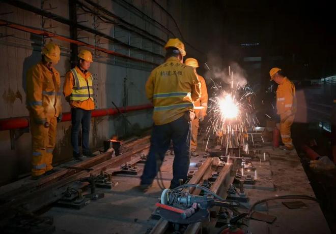 威廉希尔十多年用镜头记录建设工地“是他们真正在雕刻这座城市”(图9)