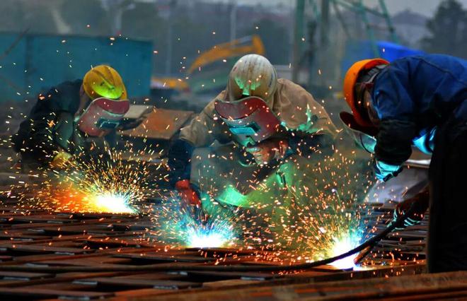 威廉希尔十多年用镜头记录建设工地“是他们真正在雕刻这座城市”(图4)