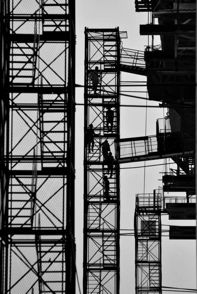 威廉希尔十多年用镜头记录建设工地“是他们真正在雕刻这座城市”(图10)