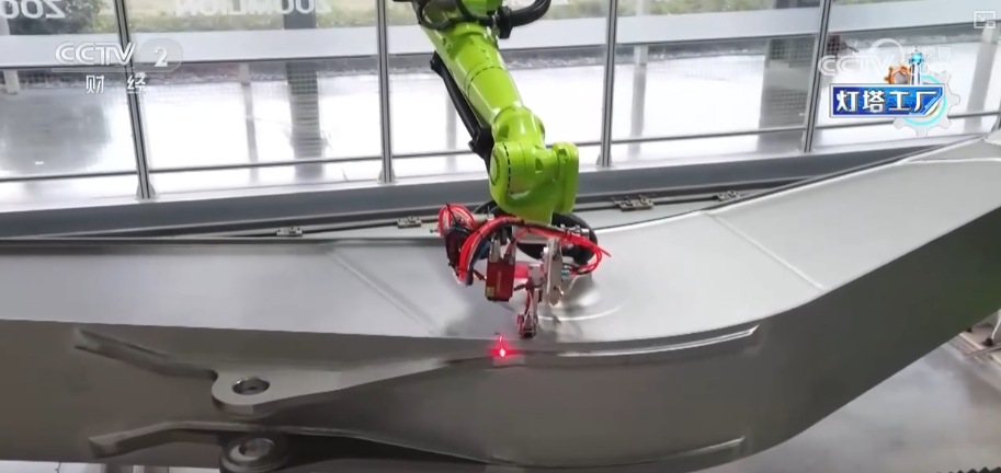 从“追赶者”向“领跑者”跃迁“灯塔”之光照亮“中国智造”(图32)