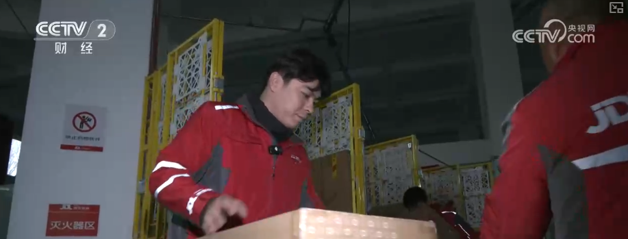 WilliamHill“双十一”新观察·分拣“加速跑”快递小哥告别“爆单焦虑”(图1)