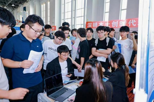 哈尔滨华德学院深耕应用型人才沃土助力学子高质量就业(图2)