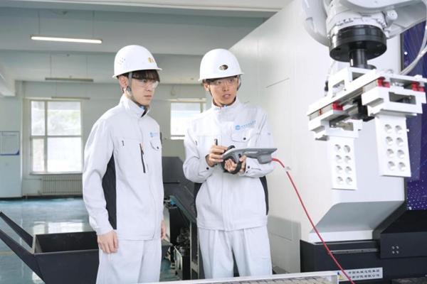 哈尔滨华德学院深耕应用型人才沃土助力学子高质量就业(图1)