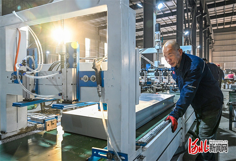 威廉希尔WilliamHill新闻纵深｜“十四五”微记忆③：“丝网二代”的智造突围(图3)