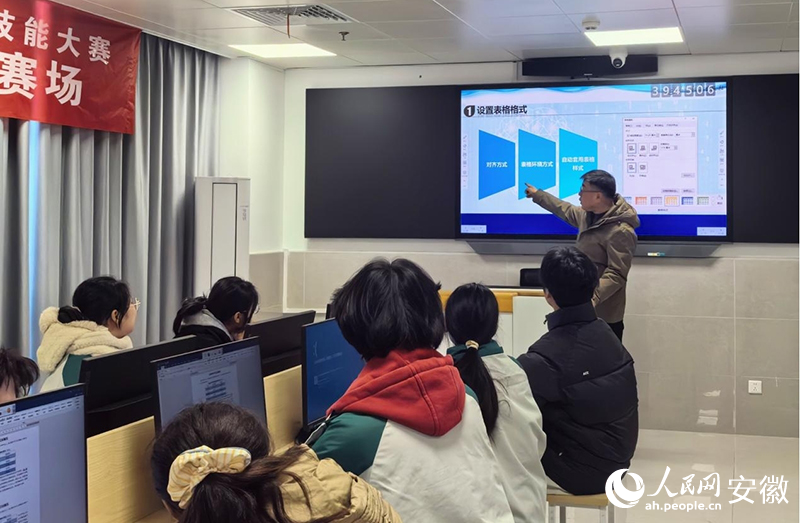 威廉希尔WilliamHill技工强省这几年丨赵开江：“不对口”的教师“最对口”的坚守(图1)