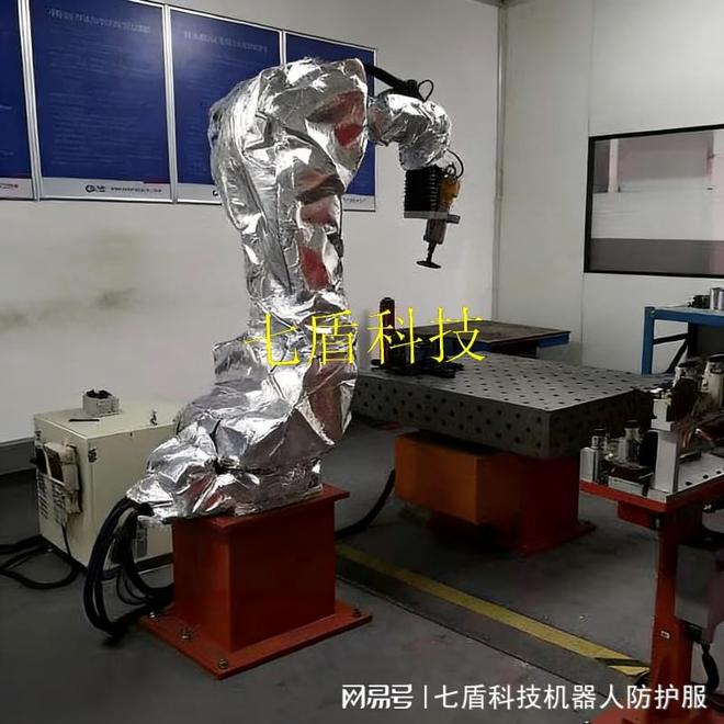焊接机器人防护服调节指南与常见误区WilliamHill解析(图1)