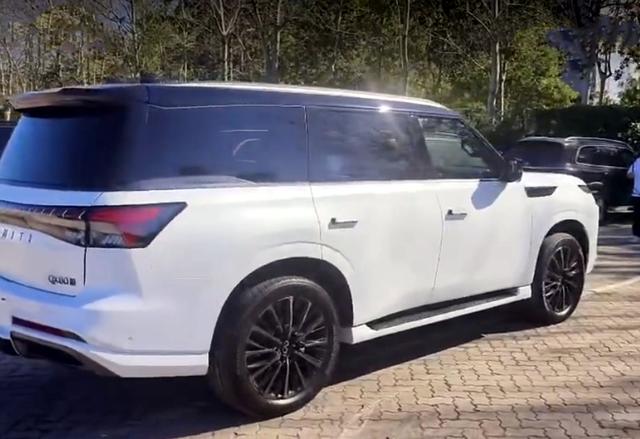 2025款英菲尼迪QX80直降8万性价威廉希尔WilliamHill比突出成大热门车型定金发全国(图5)