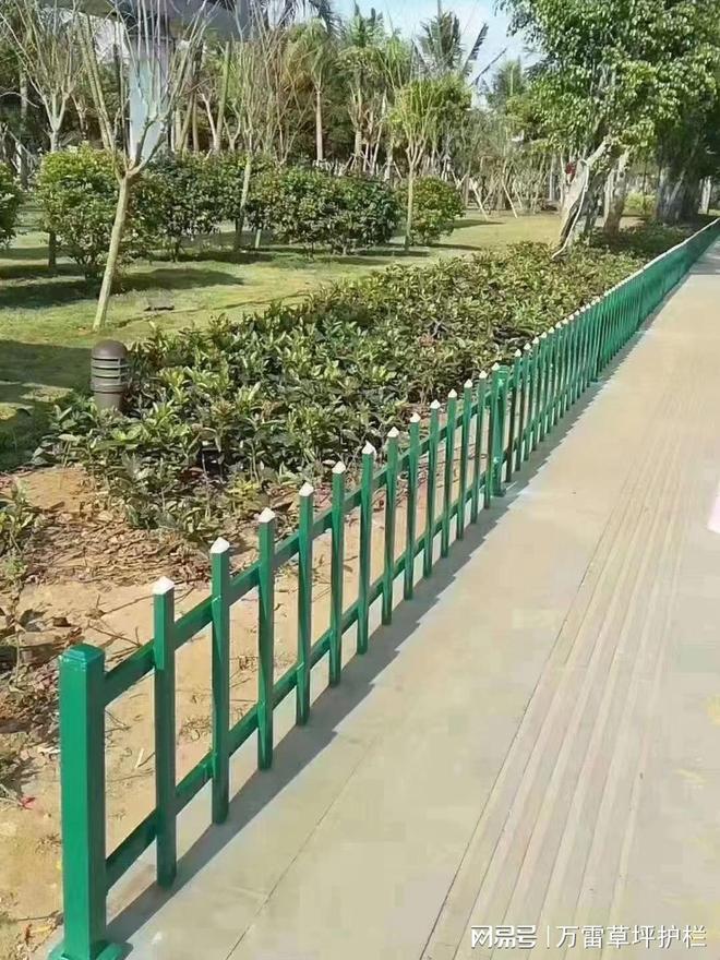 河北万雷丝网制品有限公司带你了解草坪护栏(图2)