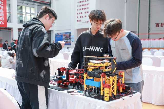 第十二届全国大学生机械创新设计大赛慧鱼组竞赛在青岛举办(图1)