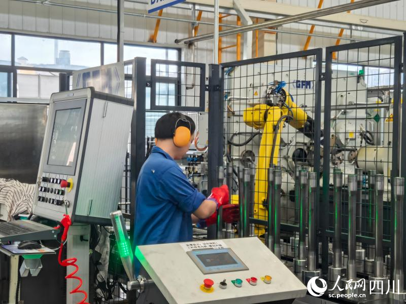 从智造车间到天府首港：一张税务“合规票”如何护航川企闯出大市场(图2)